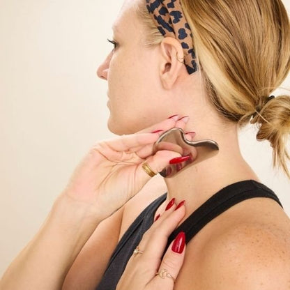 Gua_Sha_en_acier_Wellness_lissage_cou