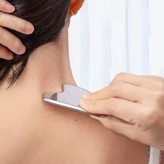 Gua_Sha_en_acier_Wellness_nuque