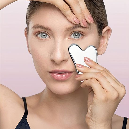 Gua_Sha_en_acier_Wellness_tension_poche_yeux