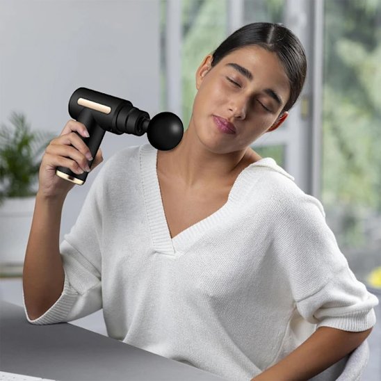 Pistolet_de_massage_Pro_Récupération_cou_femme