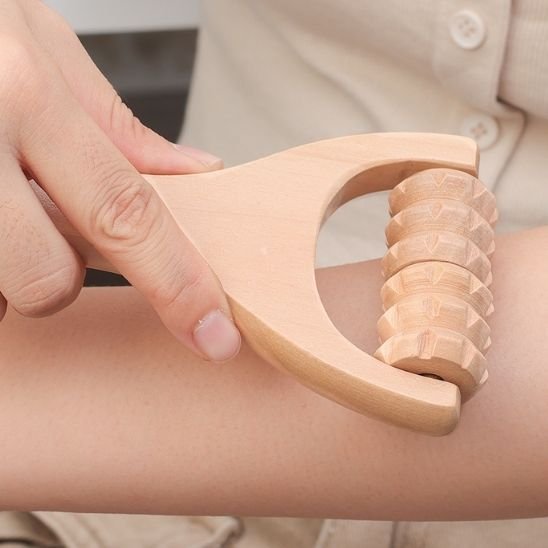 Rouleau-de-massage-bois-bras